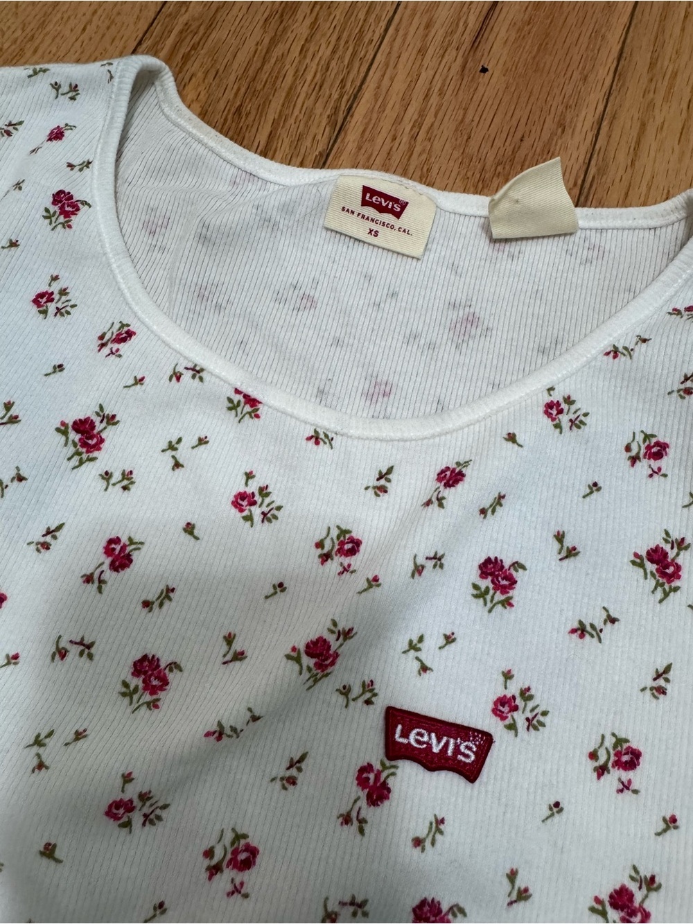 Levi's Cream Floral Short-Sleeve Tee - Picture 3 of 4